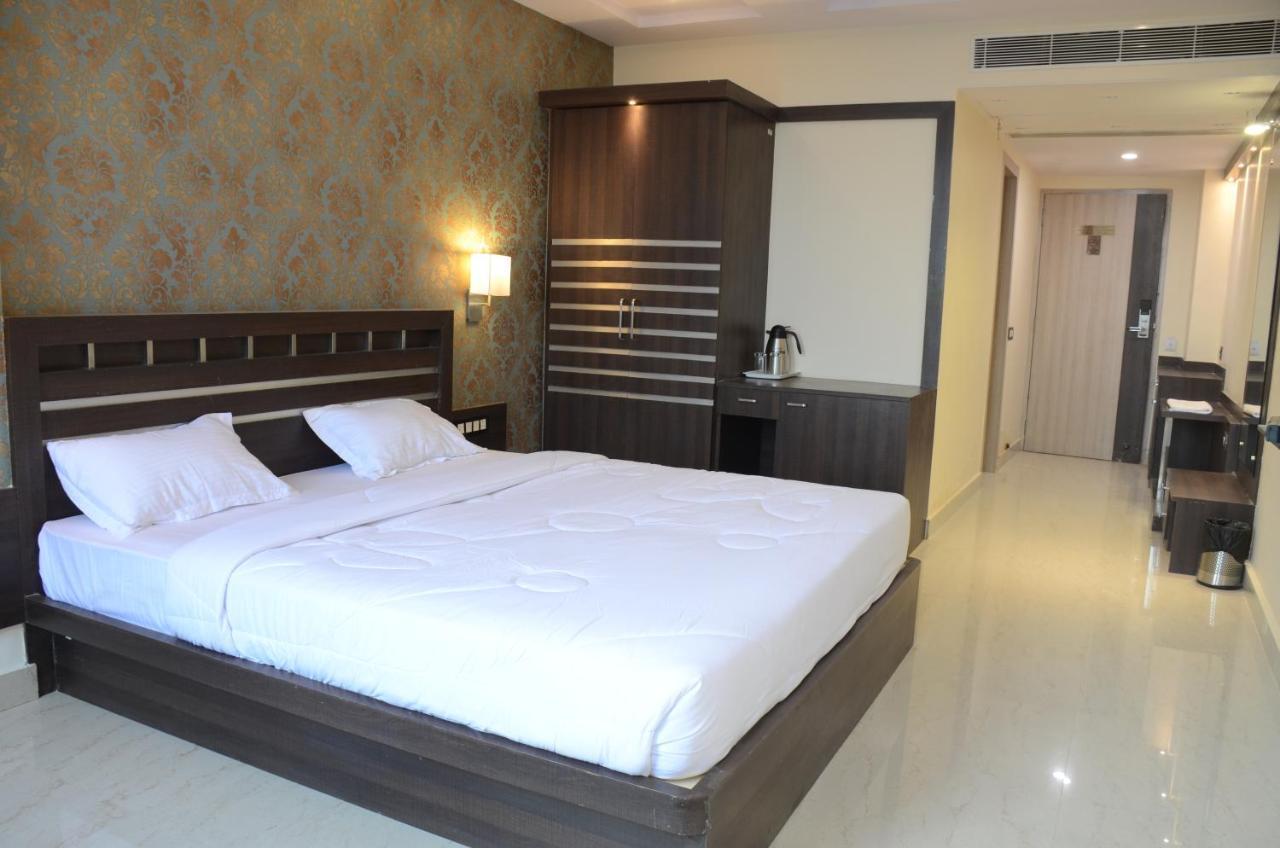 Hotel Puja Residency Varanasi Exterior foto